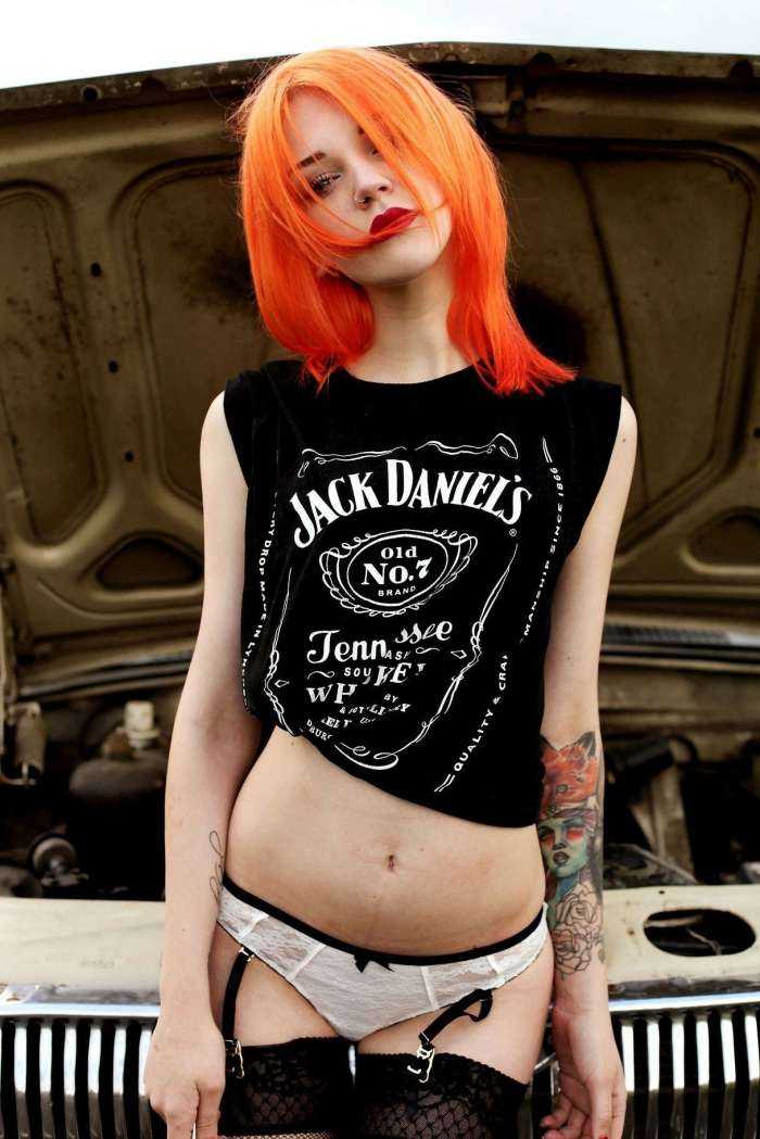 Девушки с цветными волосами на фото