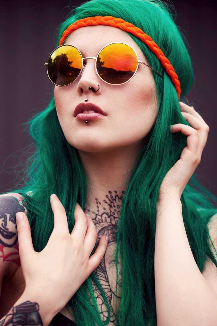 Девушки с цветными волосами на фото