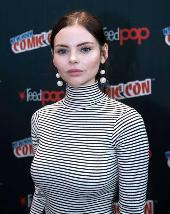 Элайн Пауэлл на фото