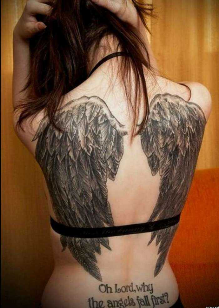 Тату на спинах девушек на фото