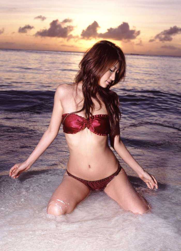 Азиатки в бикини на фото