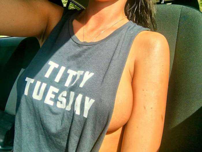 Красивая маленькая грудь на фото