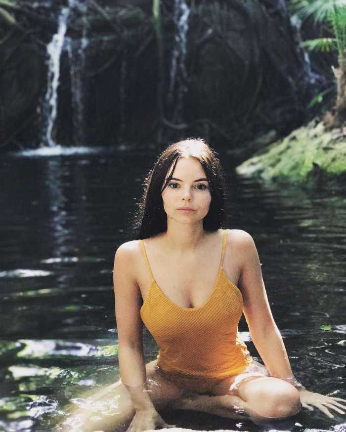 Элайн Пауэлл на фото