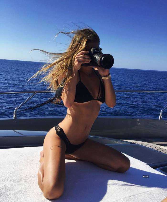 Красотки в купальниках на фото