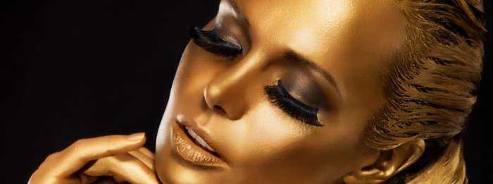 Девушки с нарощенными ресницами на фото