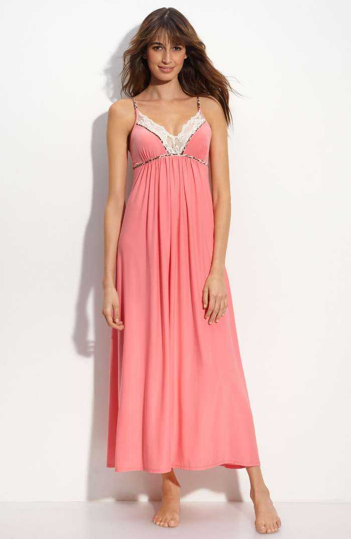 Кенза Фурати на фото