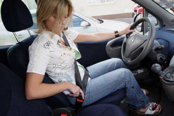 Женщины за рулем на фото