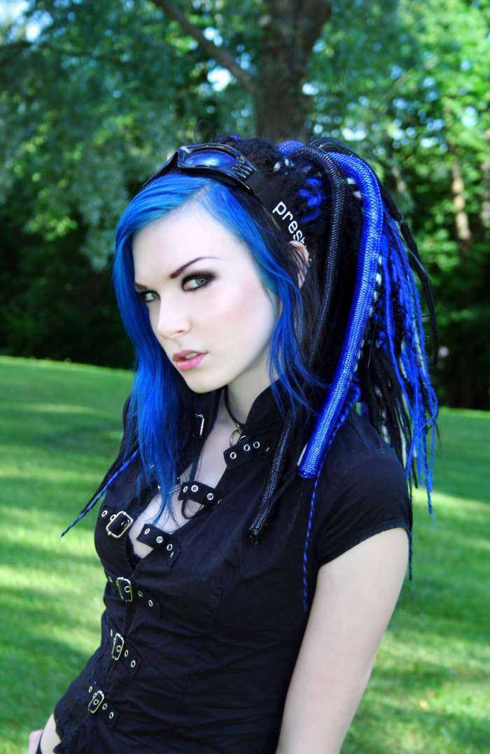 Девушки с цветными волосами на фото