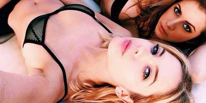 Эшли Бенсон на фото