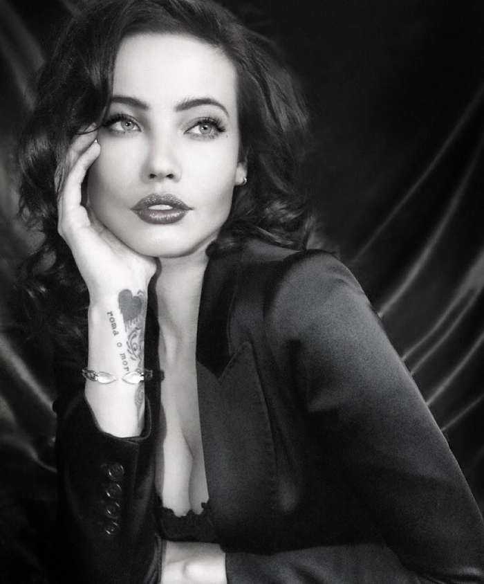 Стефани Корнелиуссен на фото