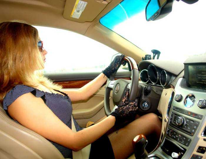 Женщины за рулем на фото