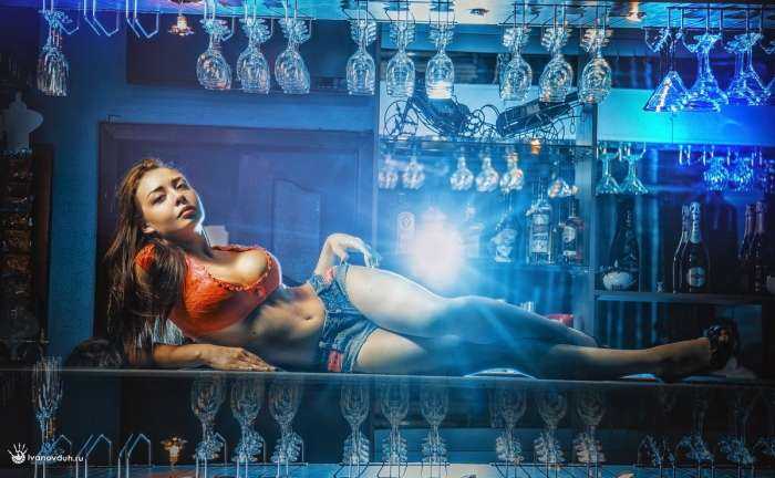 Пикантные дамочки в баре