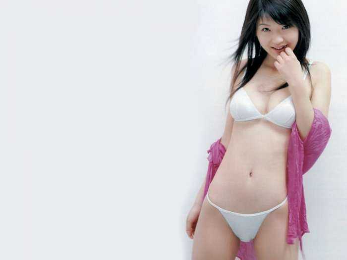 Азиатки в бикини на фото