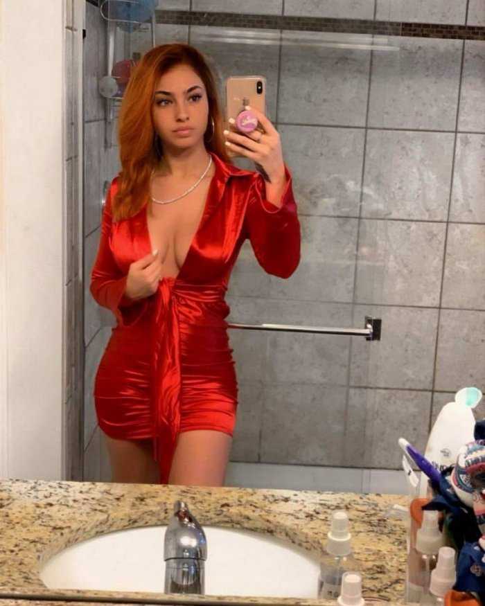 Девушки в обтягивающих платьях на фото