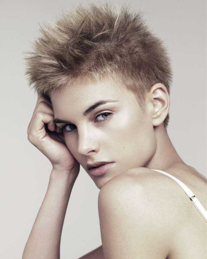 Девушки с короткими волосами на фото