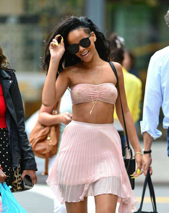 Видно грудь на фото