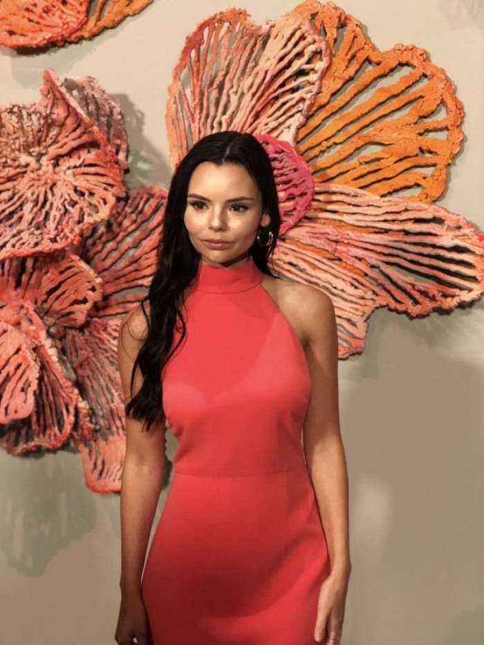 Элайн Пауэлл на фото