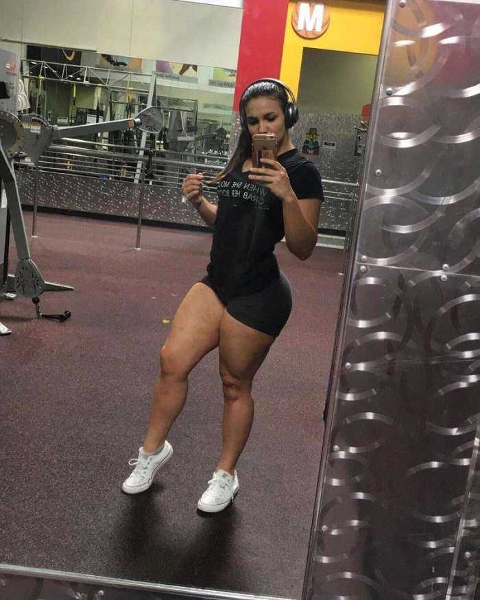 Девушки с накаченными ногами и ягодицами на фото