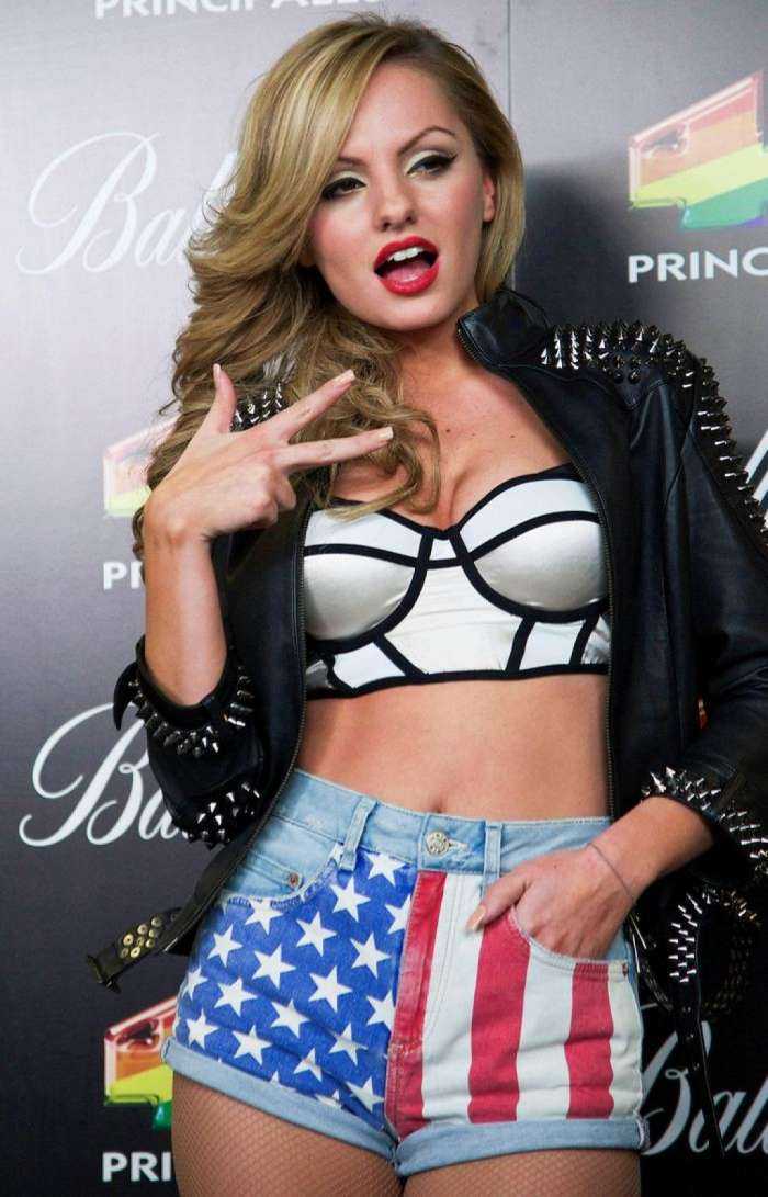 Александра Стан на фото