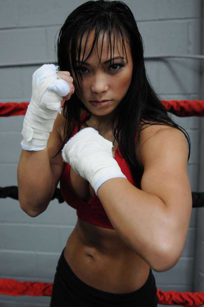 Красивые девушки бойцы на фото