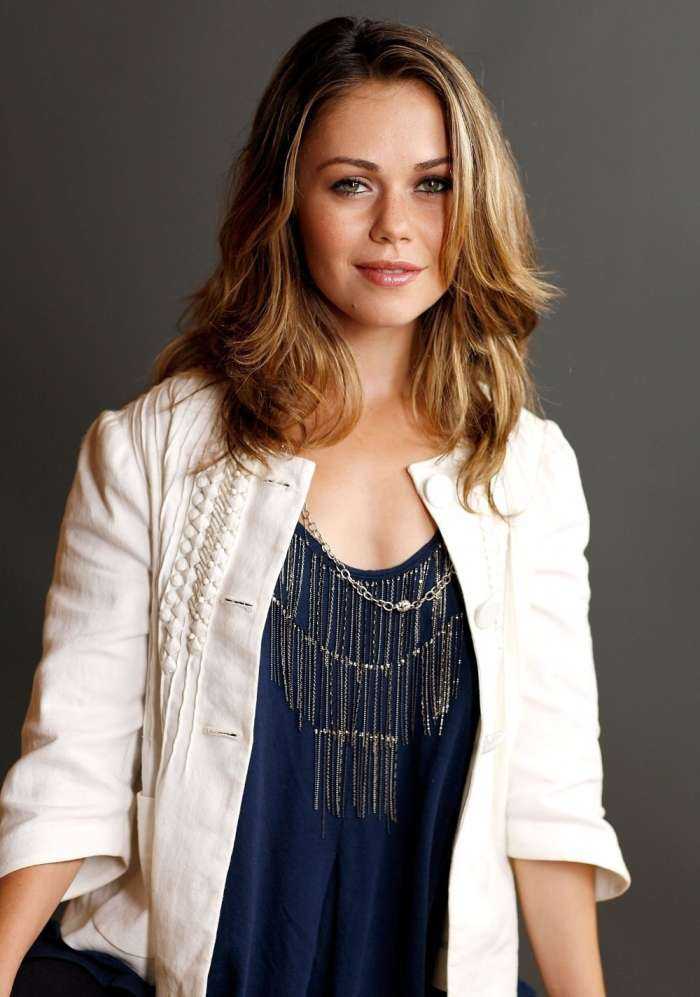 Алексис Дзена на фото