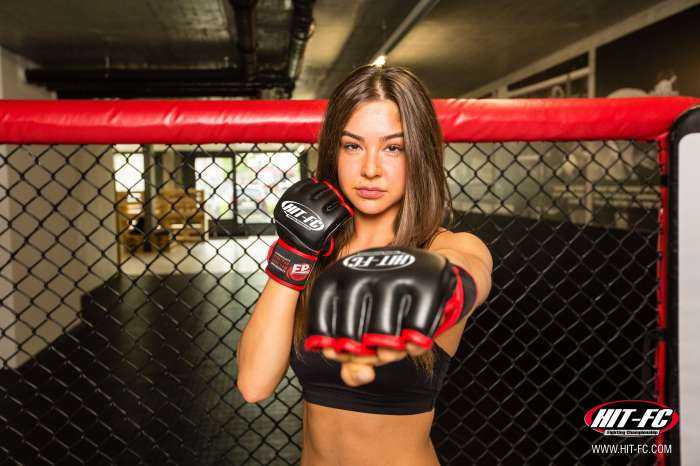 Красивые девушки бойцы на фото