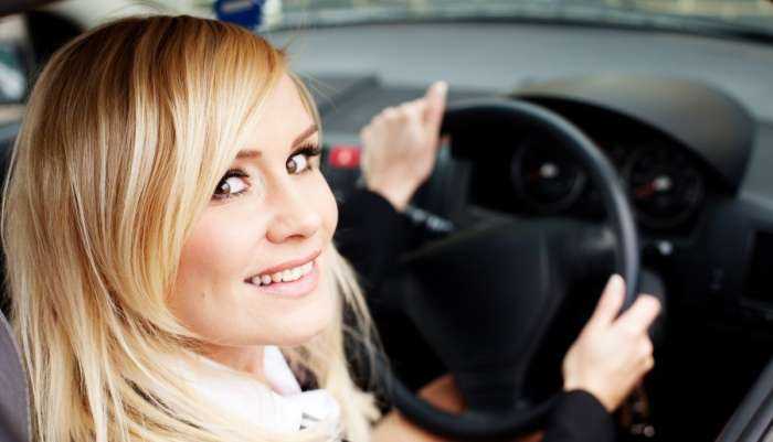 Женщины за рулем на фото