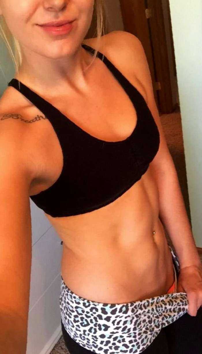 Красивая маленькая грудь на фото