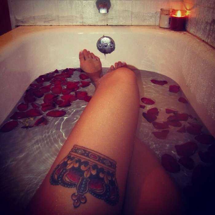 Татуировки на ногах у девушек на фото