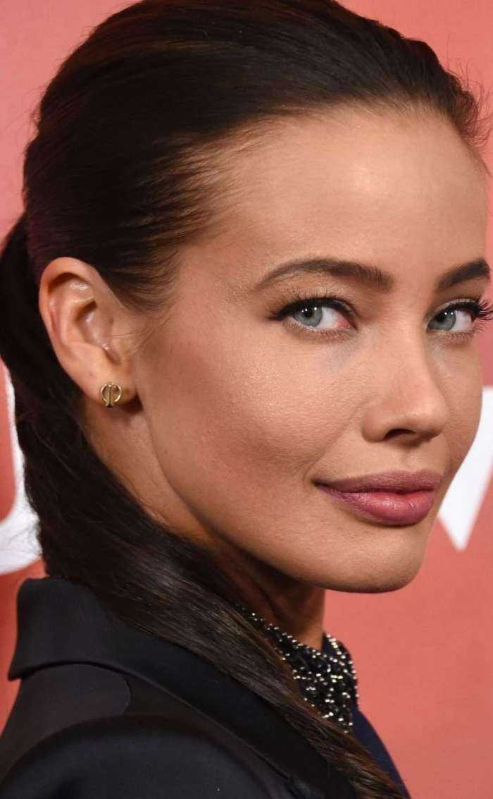 Стефани Корнелиуссен на фото