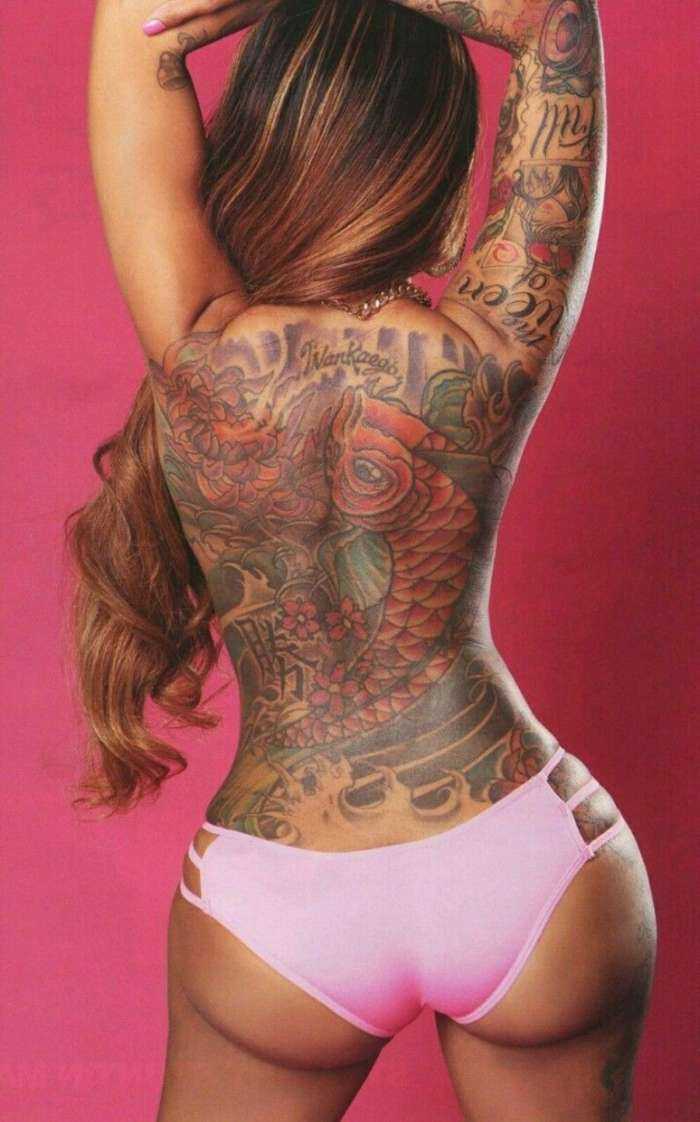 Тату на спинах девушек на фото