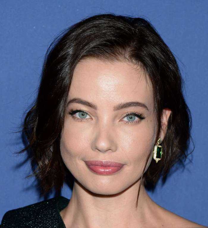 Стефани Корнелиуссен на фото