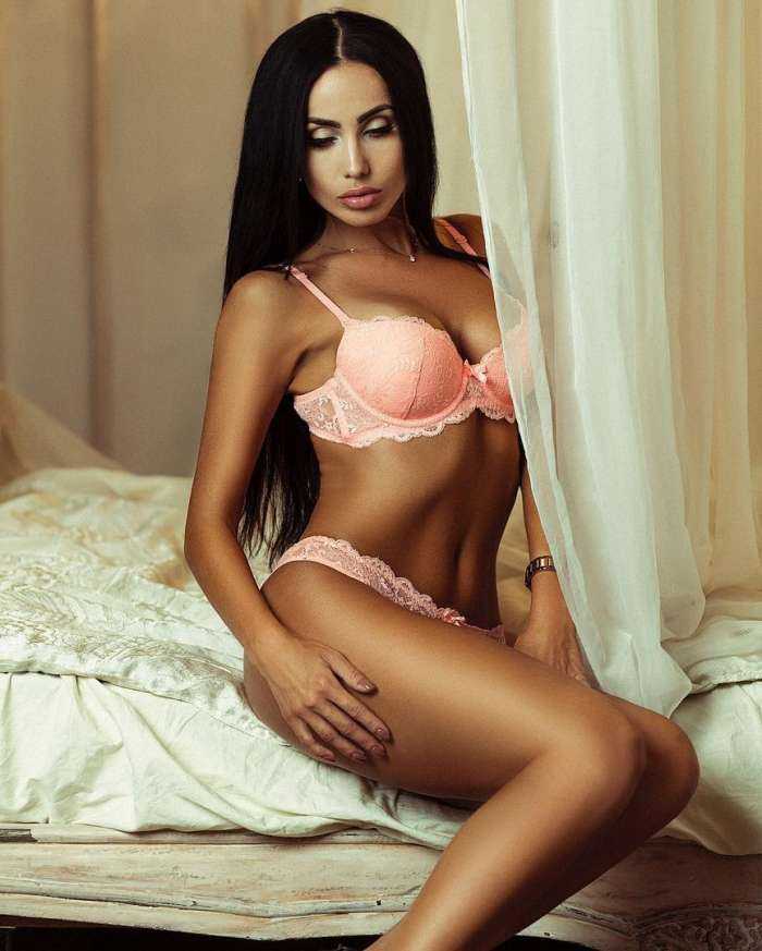 Красивые брюнетки на фото