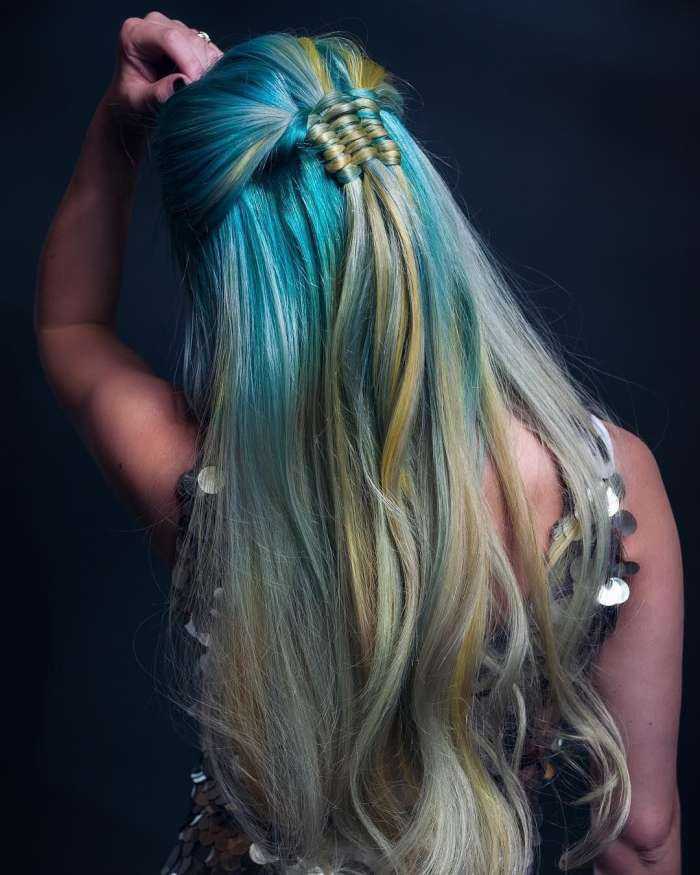 Девушки с цветными волосами на фото