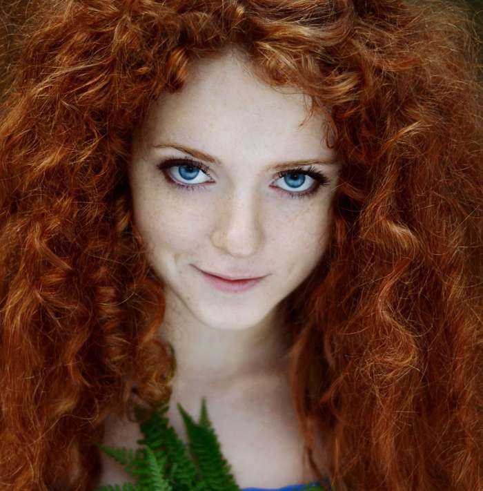 Рыжеволосые девушки с голубыми глазами на фото