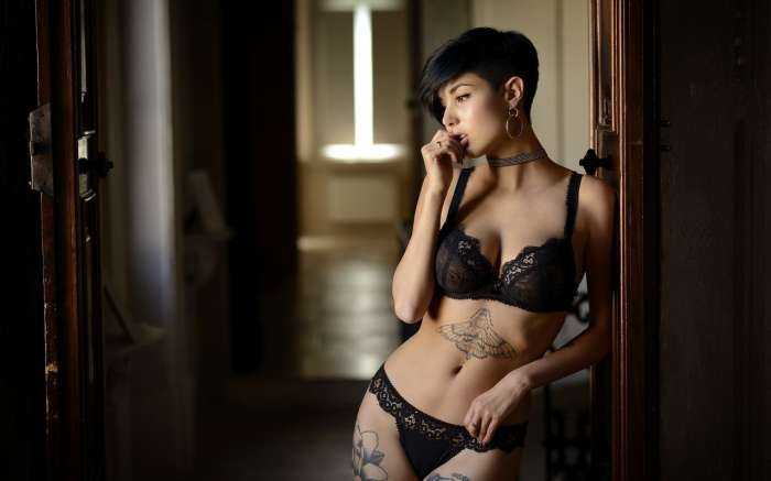 Девушки с короткими волосами на фото