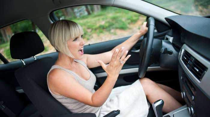 Женщины за рулем на фото