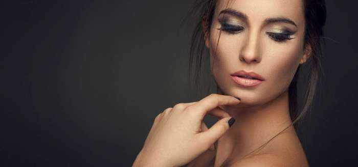 Девушки с нарощенными ресницами на фото