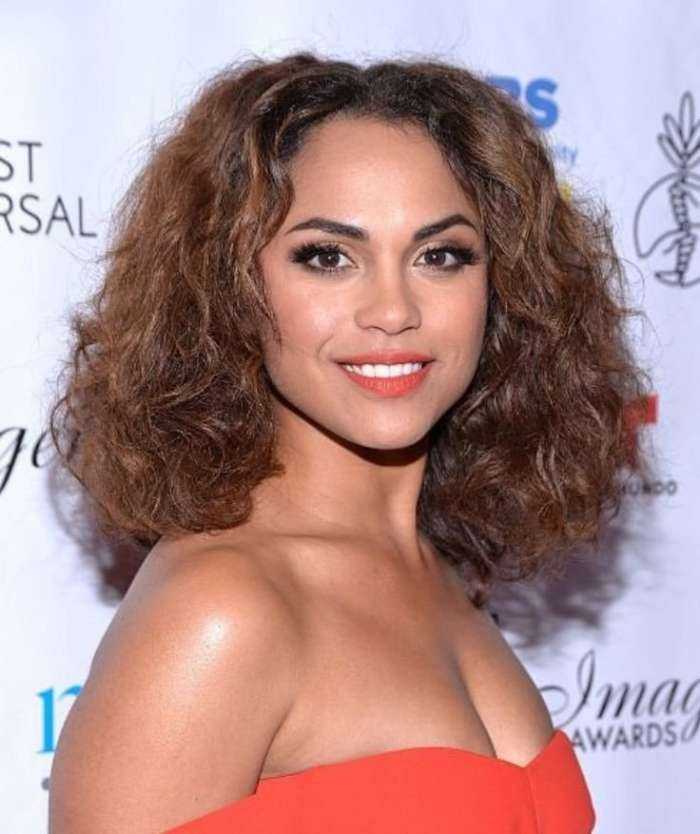 Моника Реймунд на фото