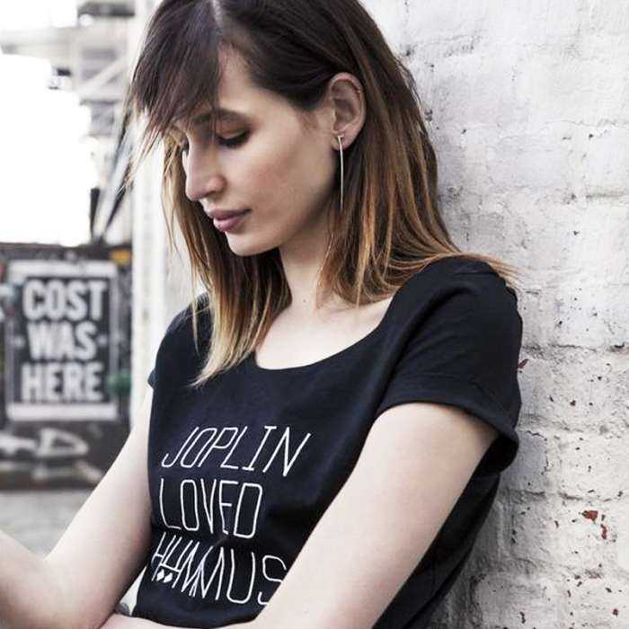 Кенза Фурати на фото