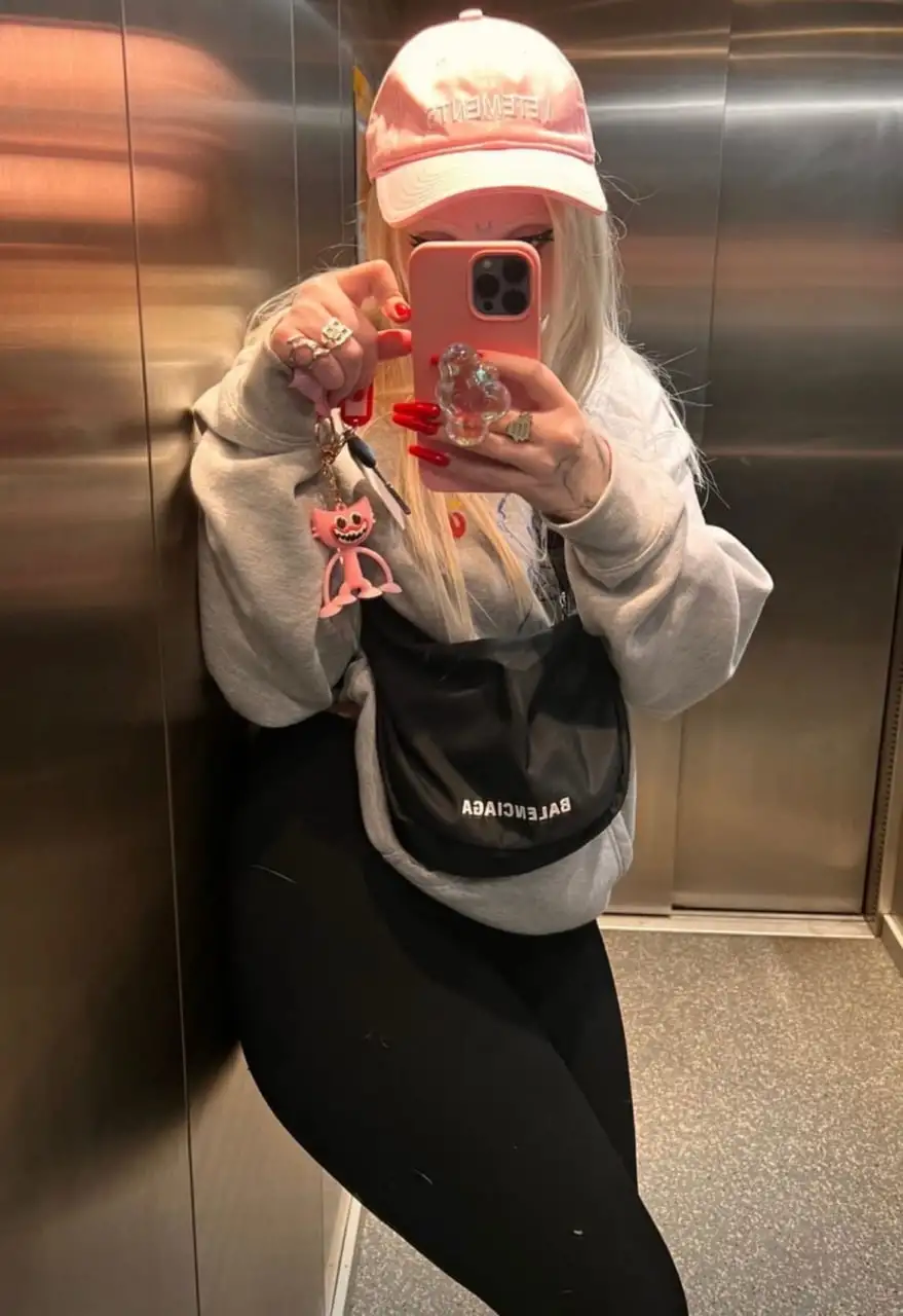 От скандалов до успеха: Фото тик-ток блогерши Дарьи Каплан