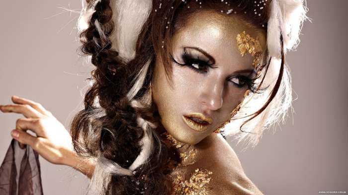 Девушки с нарощенными ресницами на фото