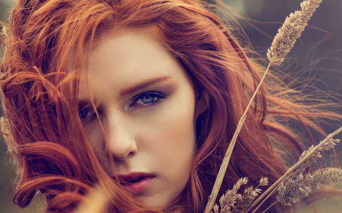 Рыжеволосые девушки с голубыми глазами на фото