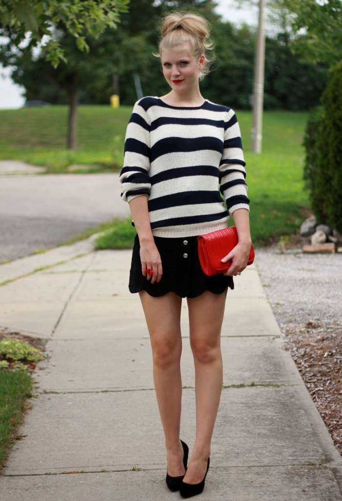 Девушки в мини-юбках на фото