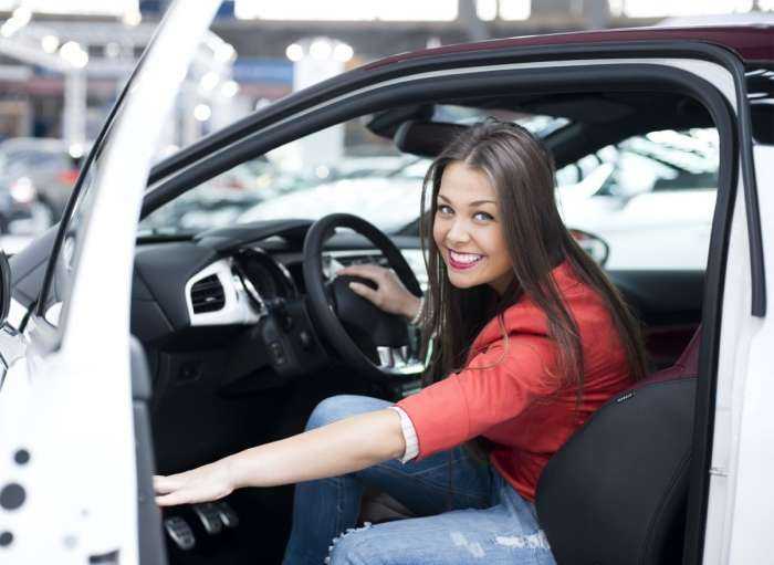 Женщины за рулем на фото