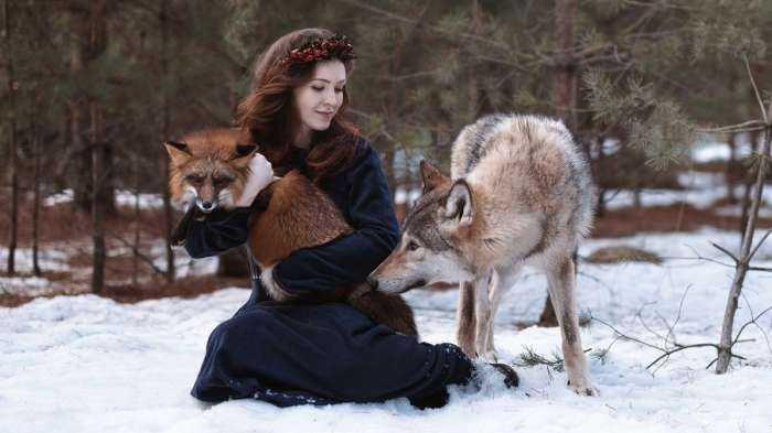 Волки и девушки на фото