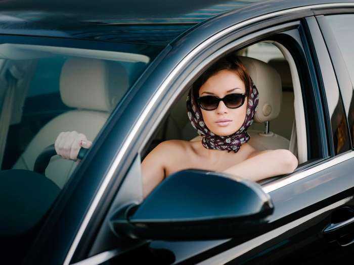 Женщины за рулем на фото