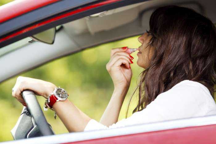 Женщины за рулем на фото