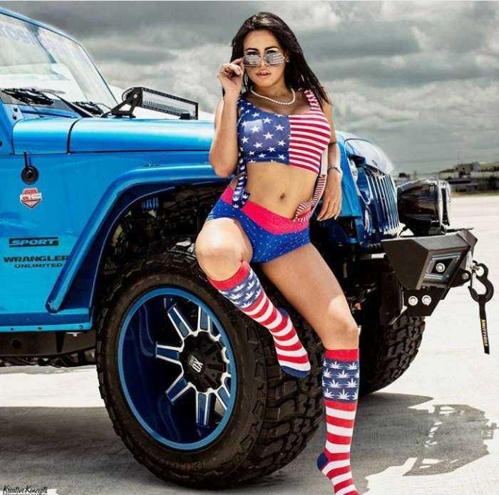 Крутые тачки и девушки на фото