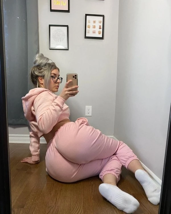 Девушки в очках на фото